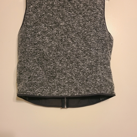 Abercrombie & Fitch | Women's Gray Full Zip-Up Quilted Fleece Vest (Size Large) - Picture 12 of 13